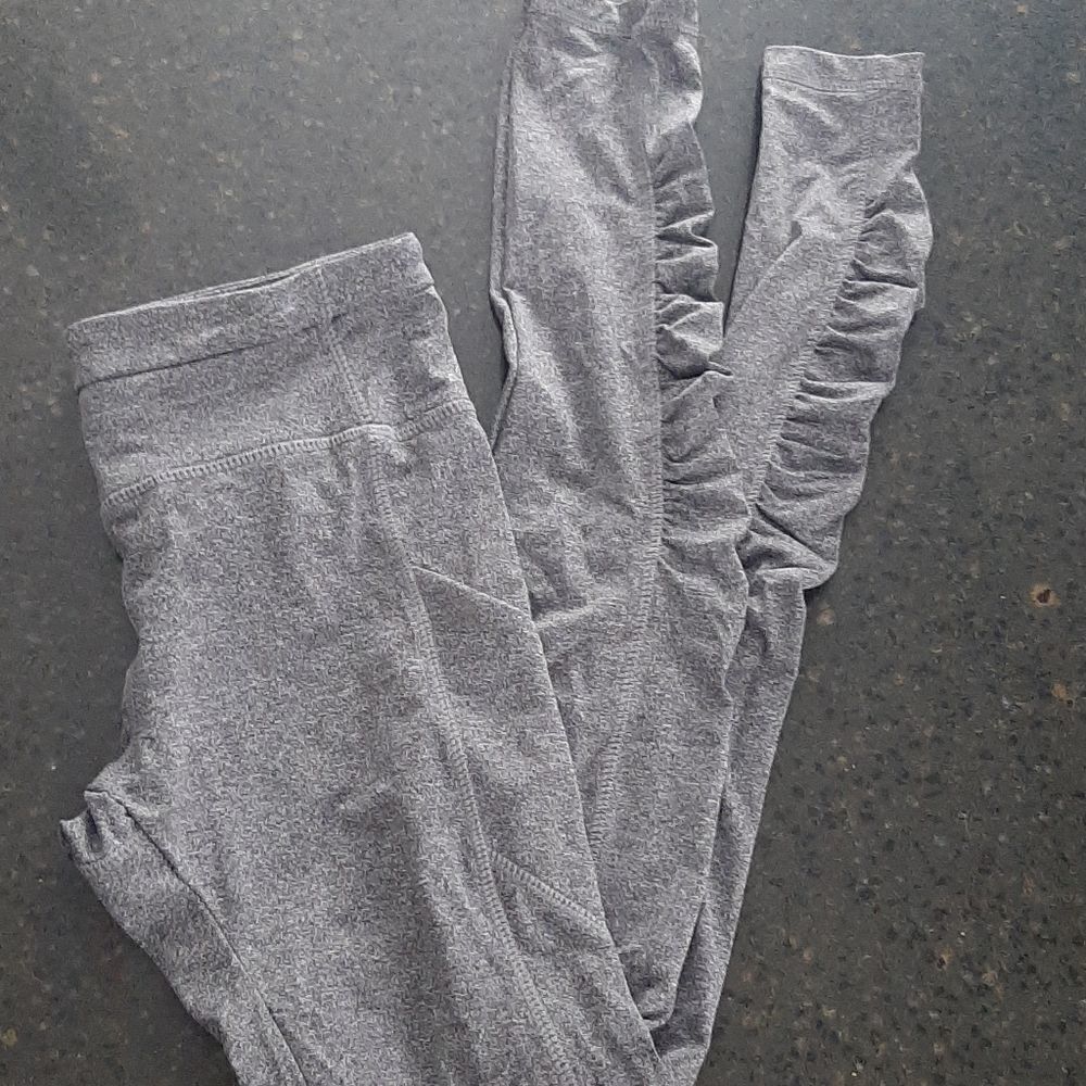 Gray ruffle leggings 